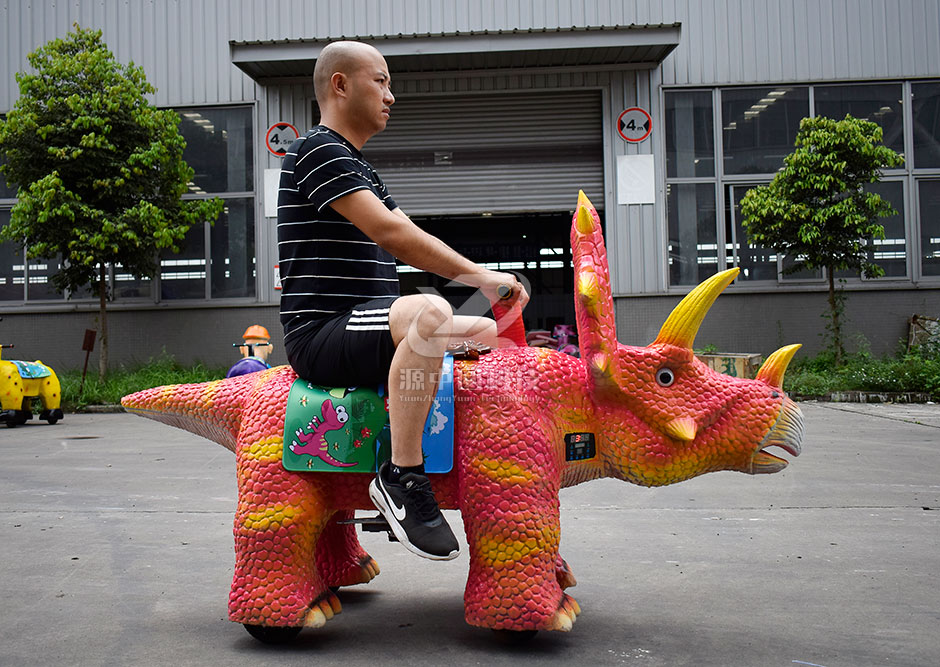 三角恐龍恐龍車，商場(chǎng)騎的三角龍，三角龍童車