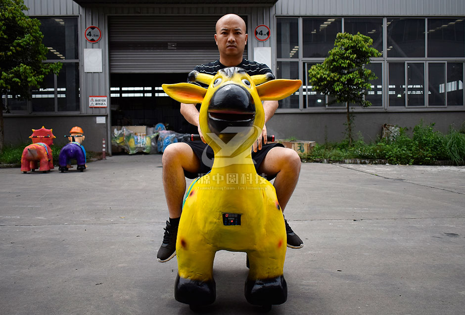 小鹿電動(dòng)車(chē)，小鹿童車(chē)，商場(chǎng)騎的小鹿