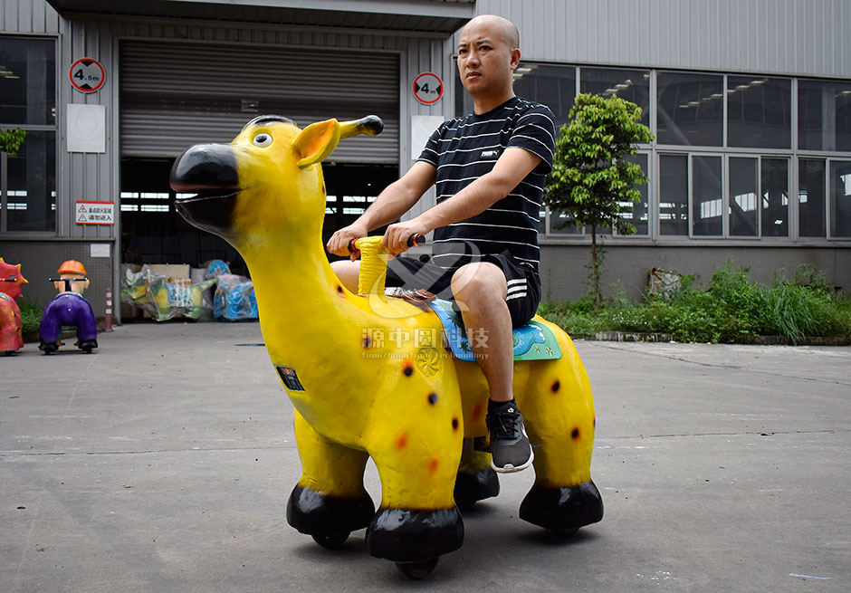 小鹿電動(dòng)車(chē)，小鹿童車(chē)，商場(chǎng)騎的小鹿